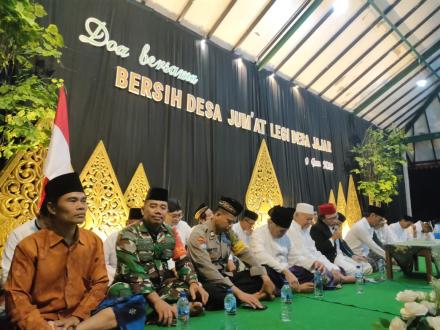 Doa Bersama dan Pengajian Bersama Gus Yusuf Alhamdani dalam Rangka Bersih Desa Jajar 2023